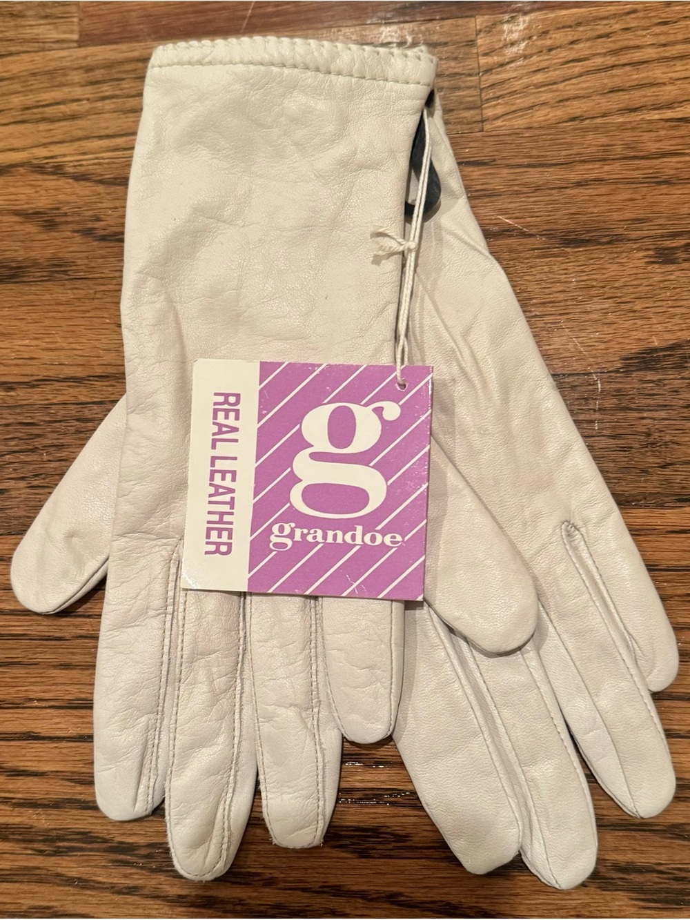 Women’s Grandoe Winter White Leather Gloves - Size Small- New with Tags